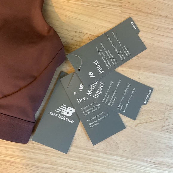 NWT Women’s New Balance Sleek Medium Support Pocket Sports Bra - Size SMALL - Picture 6 of 11